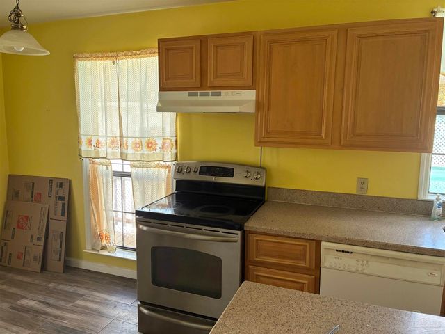 3324 Bonfire Dr, Milton, FL 32583