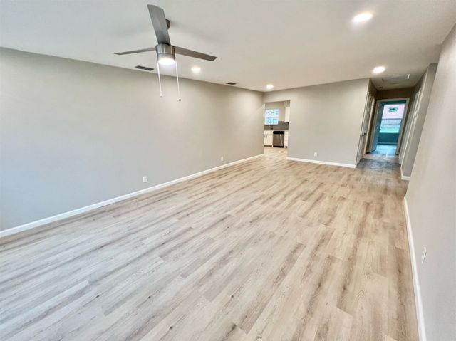 2107 Hedgerow Street, Arlington, TX 76010