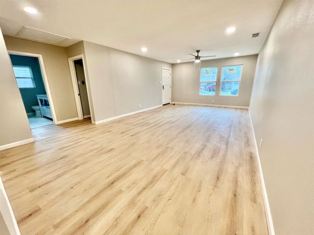 2107 Hedgerow Street, Arlington, TX 76010