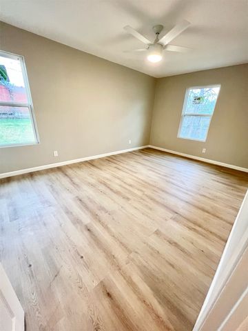 2107 Hedgerow Street, Arlington, TX 76010