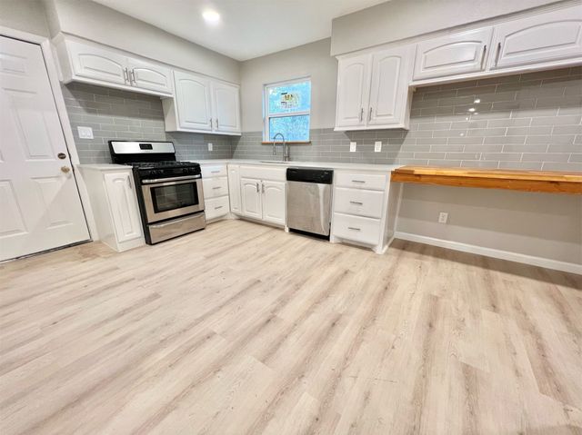 2107 Hedgerow Street, Arlington, TX 76010