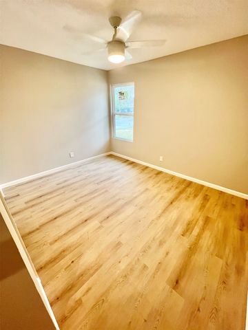 2107 Hedgerow Street, Arlington, TX 76010