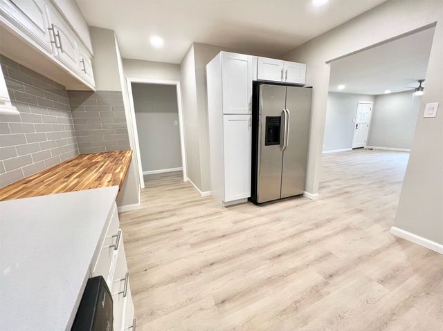 2107 Hedgerow Street, Arlington, TX 76010