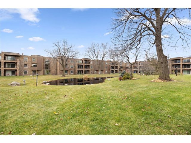 2250 Midland Grove Road #307, Roseville, MN 55113