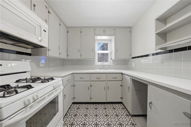 5871 Cole Road, Orchard Park, NY 14127