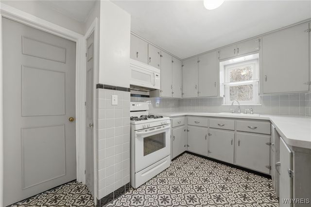 5871 Cole Road, Orchard Park, NY 14127