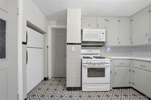 5871 Cole Road, Orchard Park, NY 14127