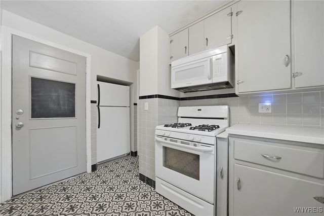 5871 Cole Road, Orchard Park, NY 14127