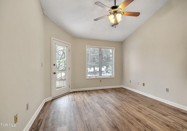 130 Quail Run 130, Bristol, VA 24201