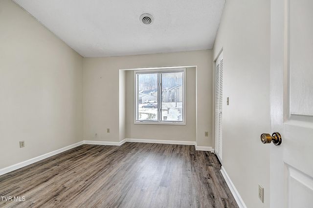 130 Quail Run 130, Bristol, VA 24201