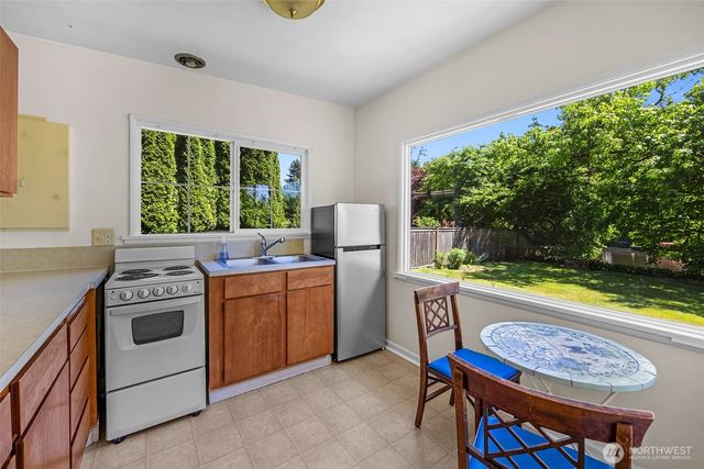 8833 NE Bothell Way, Kenmore, WA 98028