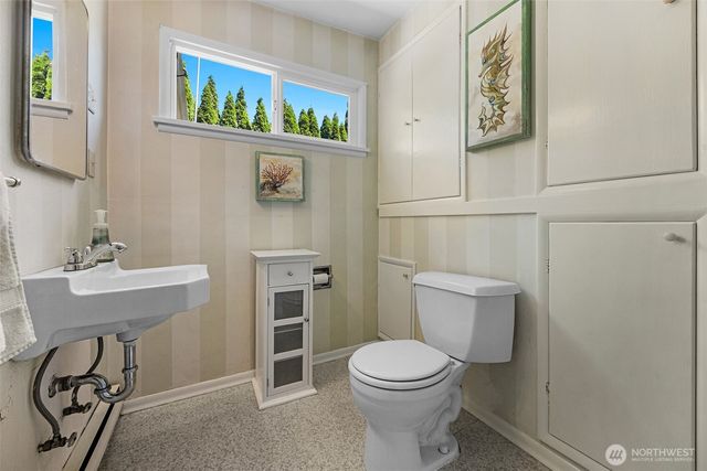 8833 NE Bothell Way, Kenmore, WA 98028