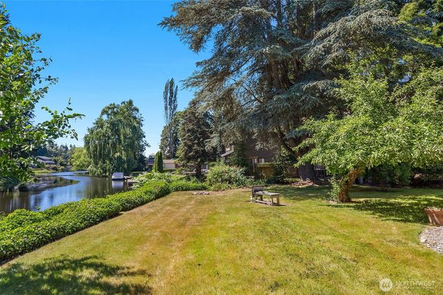 8833 NE Bothell Way, Kenmore, WA 98028