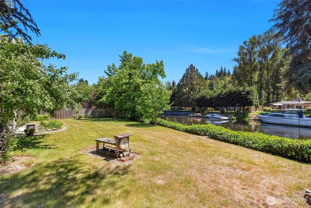 8833 NE Bothell Way, Kenmore, WA 98028