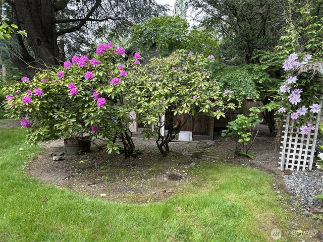 8833 NE Bothell Way, Kenmore, WA 98028