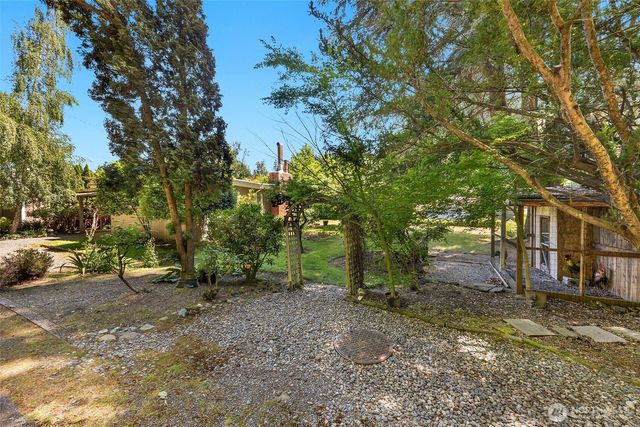 8833 NE Bothell Way, Kenmore, WA 98028