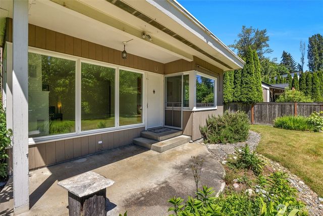 8833 NE Bothell Way, Kenmore, WA 98028