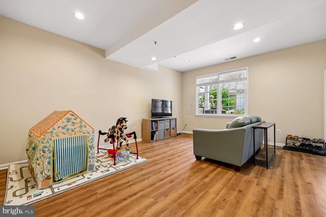 211 CHESTERTOWN ST, Gaithersburg, MD 20878