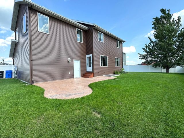 6163 Maple Valley Drive S, Fargo, ND 58104