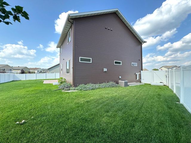 6163 Maple Valley Drive S, Fargo, ND 58104