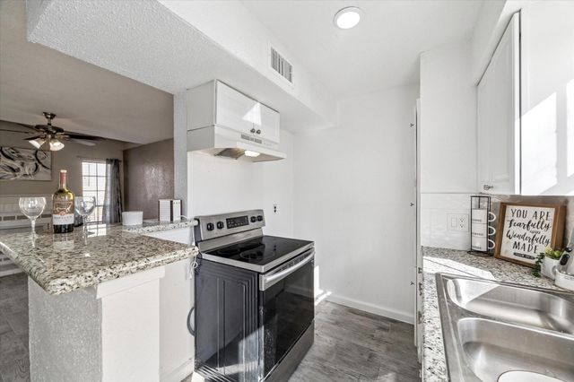 10501 South Drive 323, Houston, TX 77099