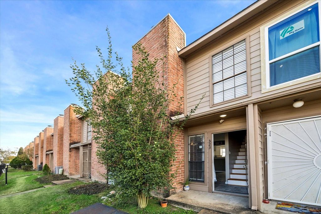 10501 South Drive 323, Houston, TX 77099