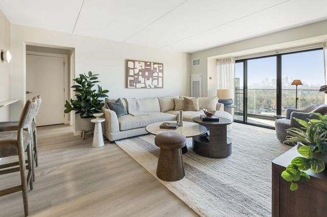 2460 Peachtree NE Road 1105, Atlanta, GA 30305