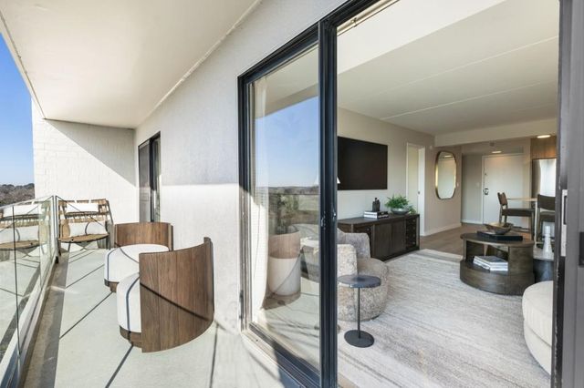 2460 Peachtree NE Road 1105, Atlanta, GA 30305