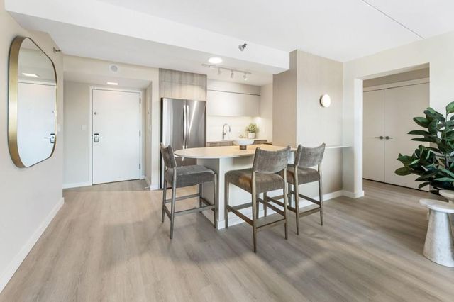 2460 Peachtree NE Road 1105, Atlanta, GA 30305