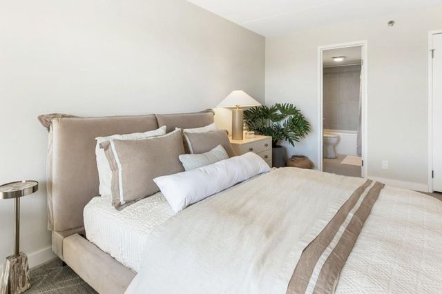 2460 Peachtree NE Road 1105, Atlanta, GA 30305