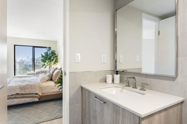 2460 Peachtree NE Road 1105, Atlanta, GA 30305