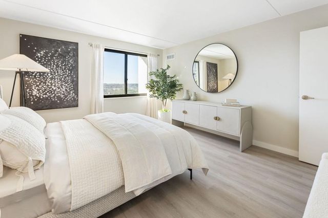 2460 Peachtree NE Road 1105, Atlanta, GA 30305