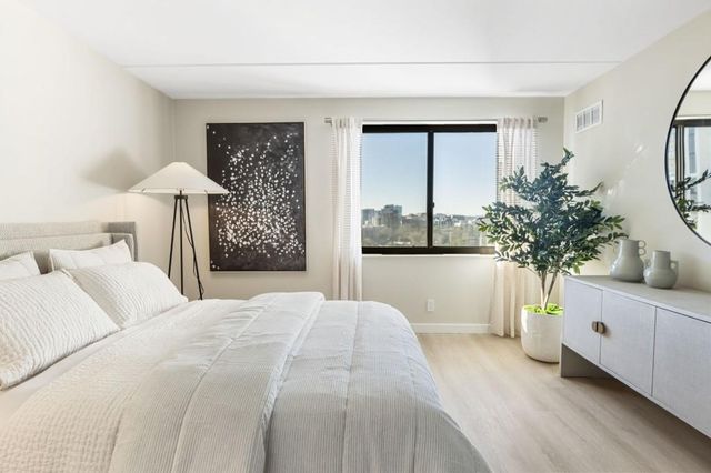 2460 Peachtree NE Road 1105, Atlanta, GA 30305