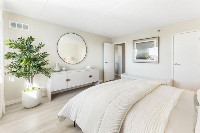 2460 Peachtree NE Road 1105, Atlanta, GA 30305