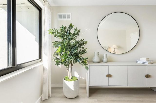 2460 Peachtree NE Road 1105, Atlanta, GA 30305