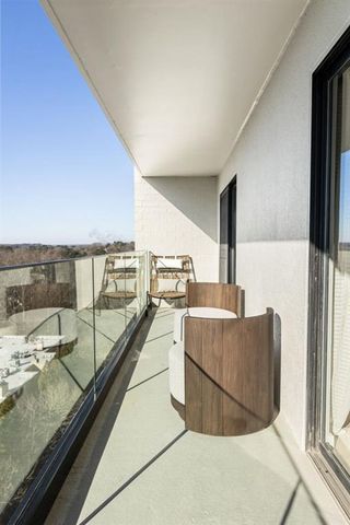 2460 Peachtree NE Road 1105, Atlanta, GA 30305