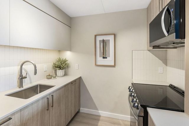 2460 Peachtree NE Road 1105, Atlanta, GA 30305