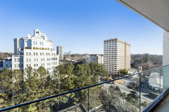 2460 Peachtree NE Road 1105, Atlanta, GA 30305