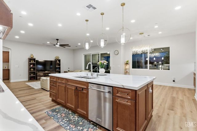 3519 Jardineire Lane, Bakersfield, CA 93311