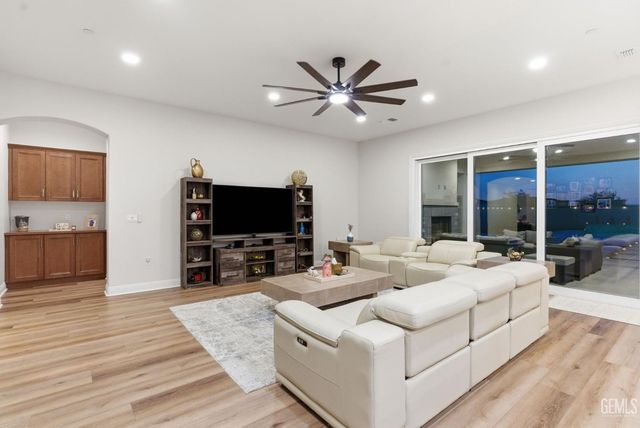 3519 Jardineire Lane, Bakersfield, CA 93311