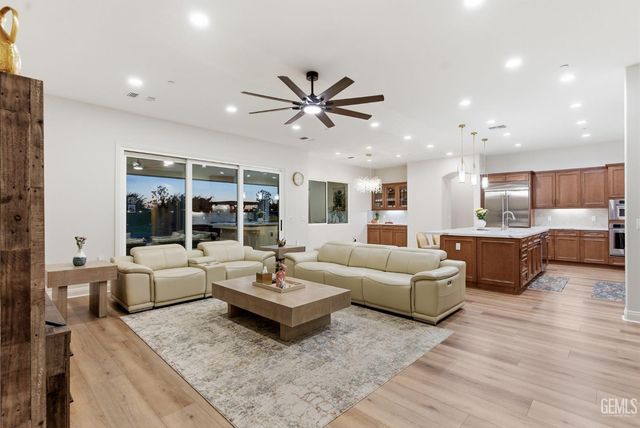 3519 Jardineire Lane, Bakersfield, CA 93311