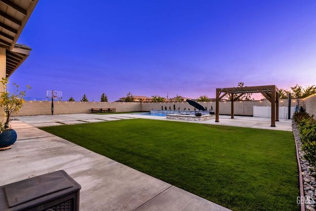 3519 Jardineire Lane, Bakersfield, CA 93311