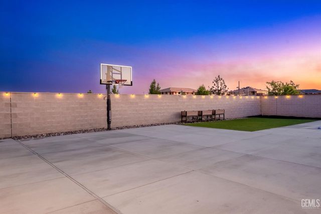 3519 Jardineire Lane, Bakersfield, CA 93311