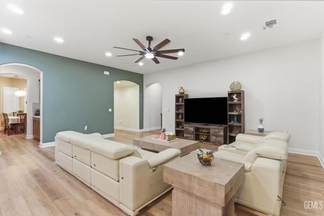 3519 Jardineire Lane, Bakersfield, CA 93311