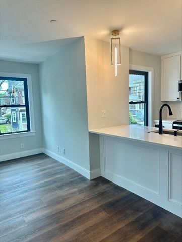 35 Hunnewell 2, Boston, MA 02135