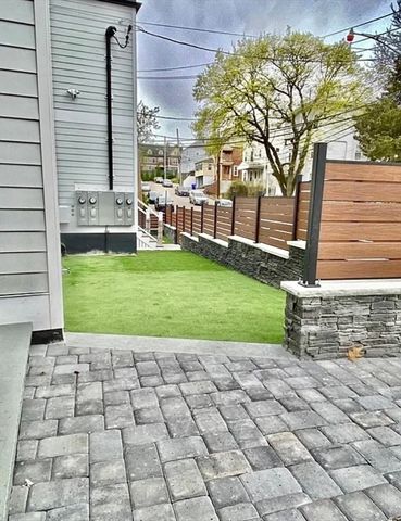 35 Hunnewell 2, Boston, MA 02135