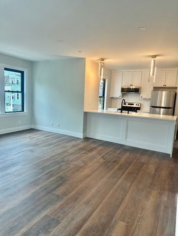 35 Hunnewell 2, Boston, MA 02135