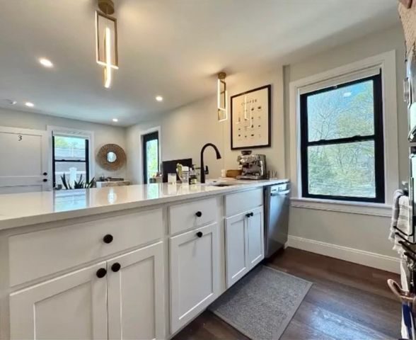 35 Hunnewell 2, Boston, MA 02135