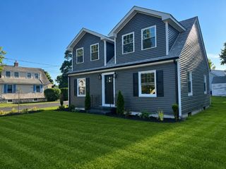 49 Metropolitan Park Drive, East Providence, RI 02915