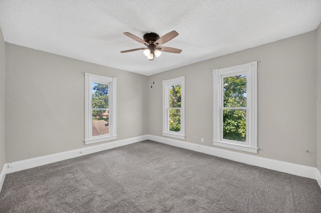 3413 2nd Avenue, Des Moines, IA 50313